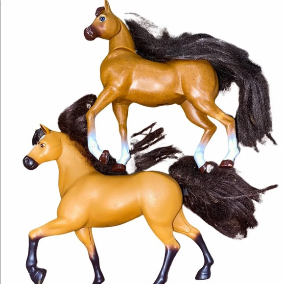 Male and female toy horses 

Hair is a bit matted but still pretty - Picture 3 of 3